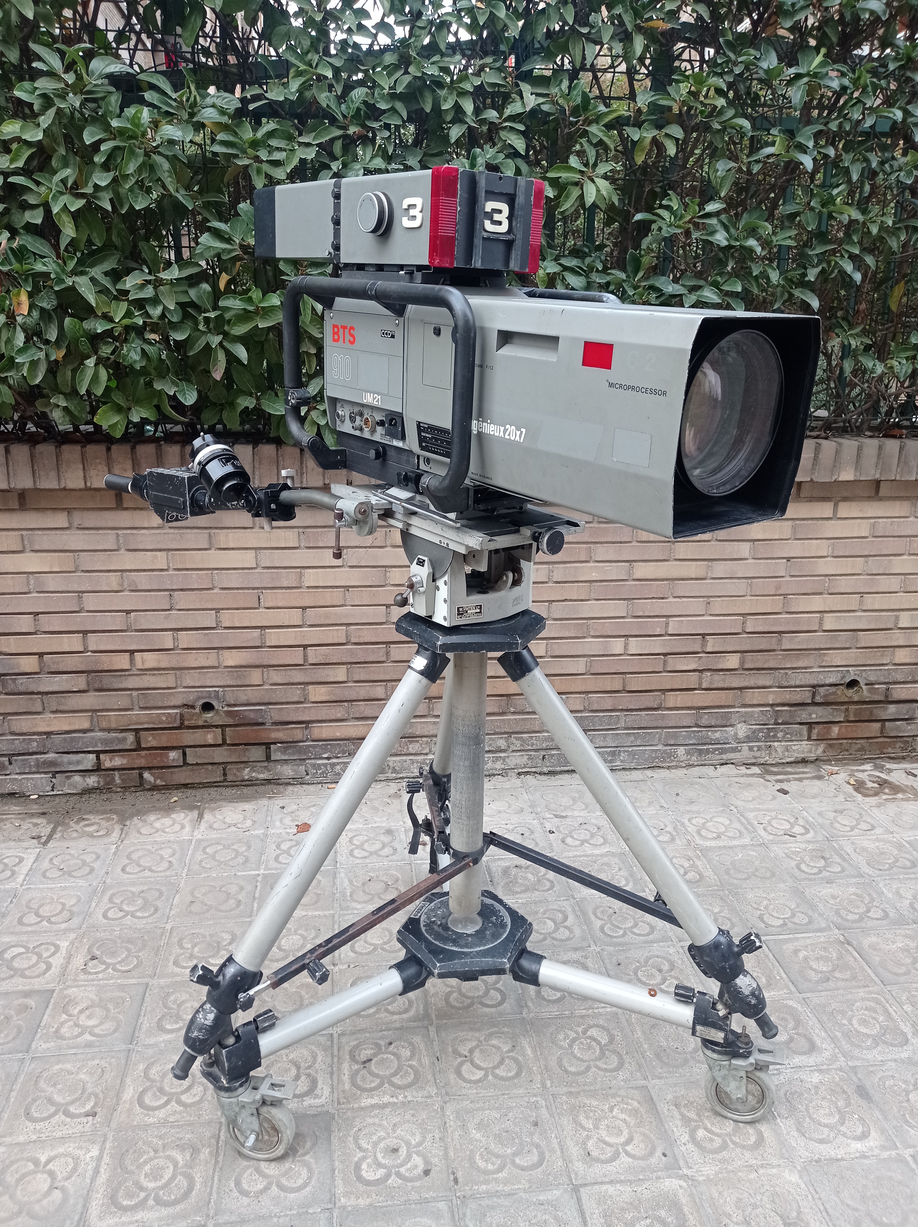 camara tv brodcasting video ruedas plastico metal (250eu) 2u.